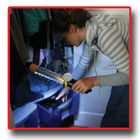 girl using PODLight in pantry